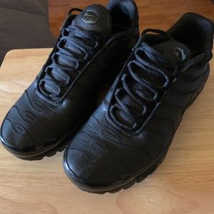 Men size 9 black TNs